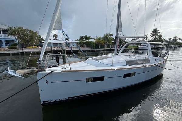 2015 Beneteau Oceanis 35