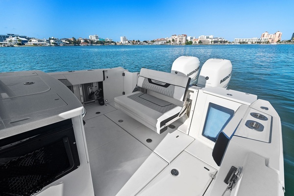 33ft Blackfin Yacht For Sale