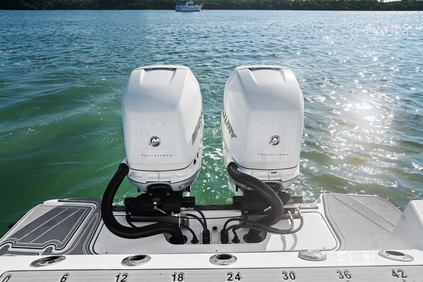 Twin Mercury L6 Verado 400hp