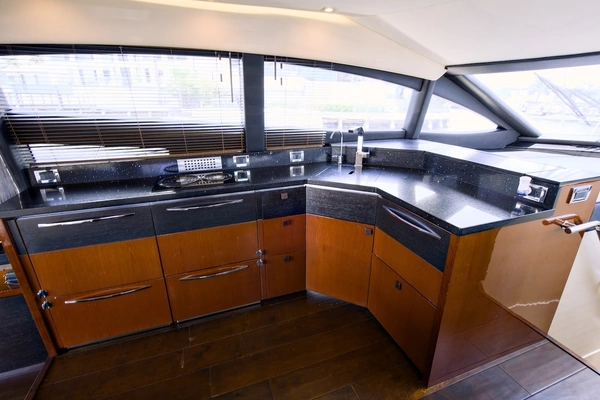 Sea Ray L590 Flybridge Yacht For Sale