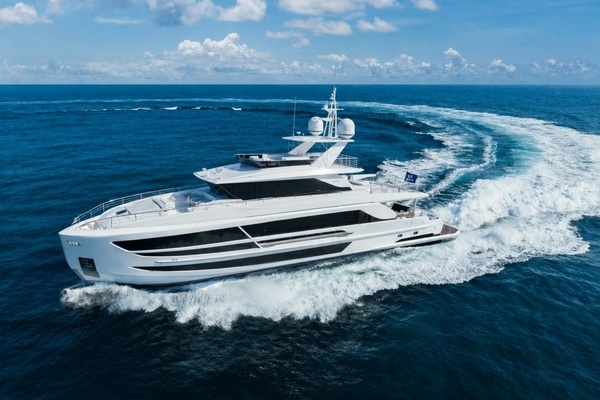 SANIBELLA 100ft Horizon Yacht For Sale