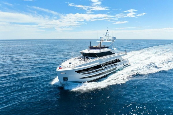 SANIBELLA 100ft Horizon Yacht For Sale