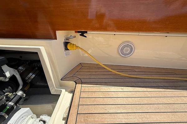 Hinckley Talaria 34 Yacht For Sale