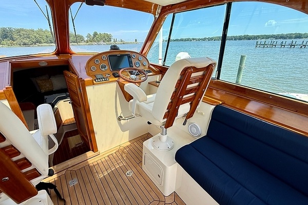 Halcyon 34ft Hinckley Yacht For Sale