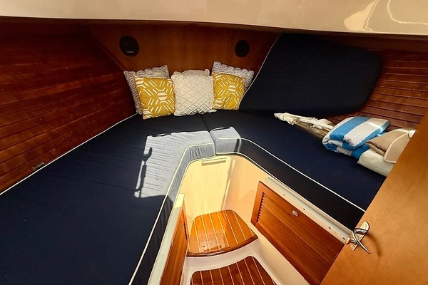 Hinckley Talaria 34 Yacht For Sale