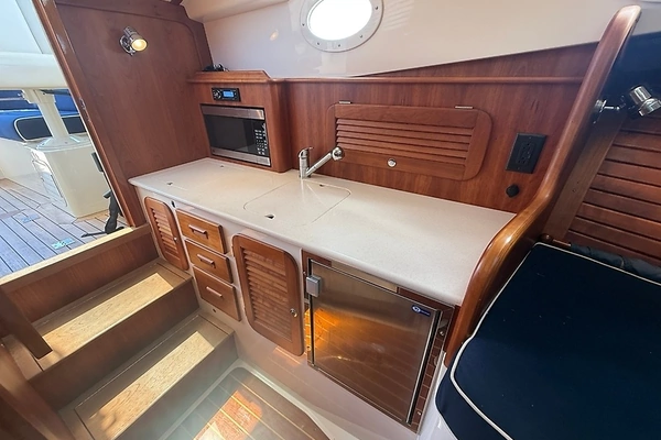 Hinckley Talaria 34 Yacht For Sale