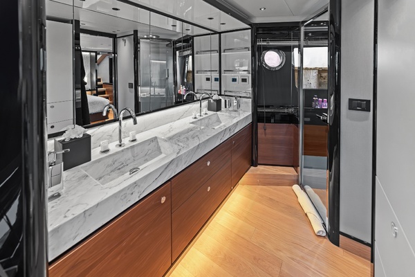 R Boat 75ft Absolute Yacht For Sale