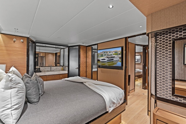 R Boat 75ft Absolute Yacht For Sale