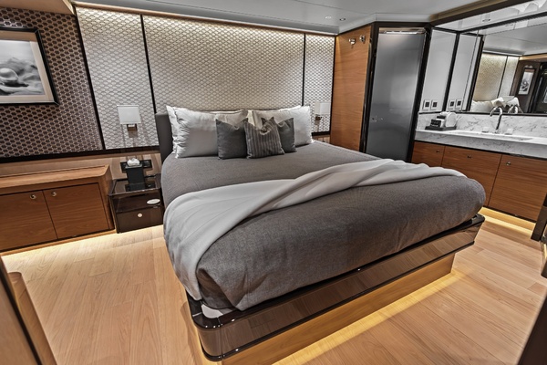 R Boat 75ft Absolute Yacht For Sale