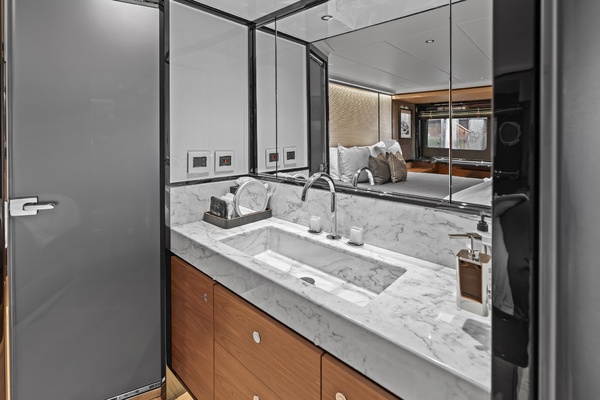 R Boat 75ft Absolute Yacht For Sale