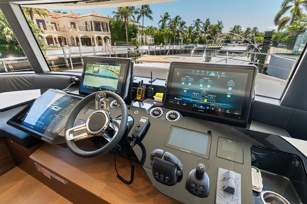 R Boat 75ft Absolute Yacht For Sale