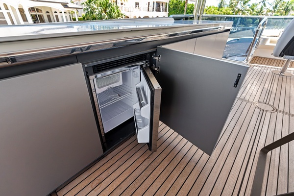 R Boat 75ft Absolute Yacht For Sale