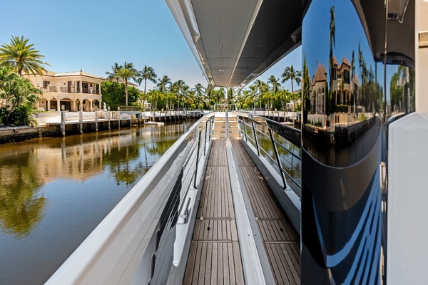 R Boat 75ft Absolute Yacht For Sale