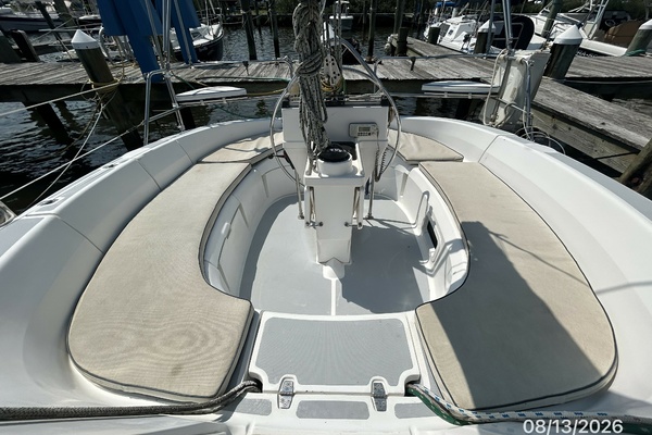 Hunter 336 cockpit aft
