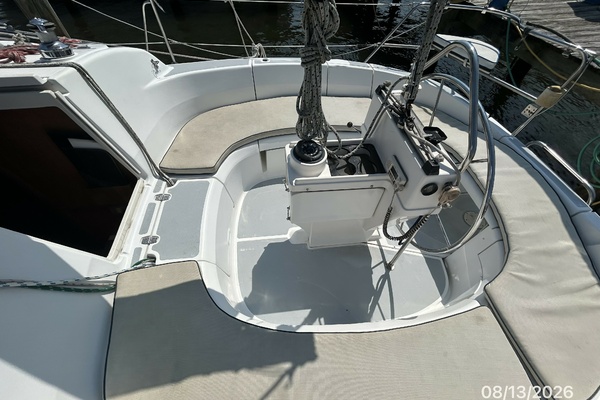 Hunter 336 cockpit starboard