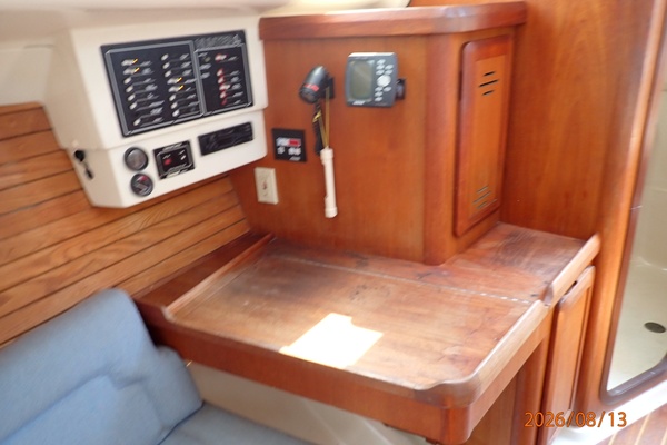 Hunter 336 nav station
