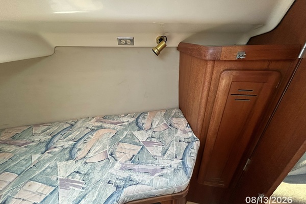 Hunter 336 forward stateroom starboard