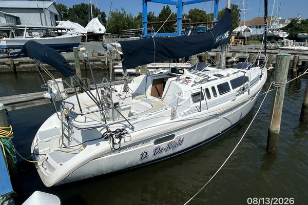 Hunter 336 starboard aft profile