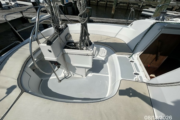 Hunter 336 cockpit port