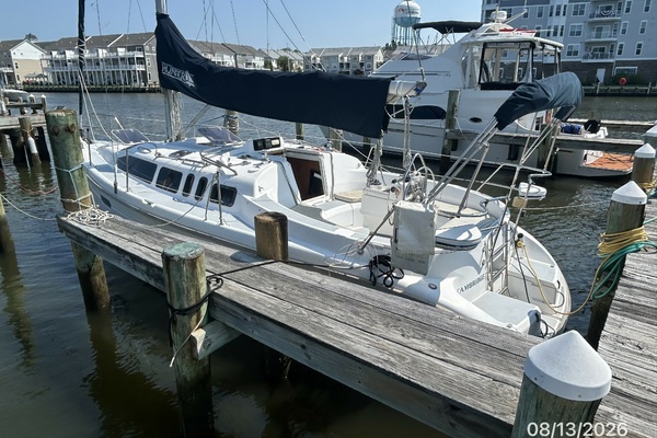 Hunter 336 port aft profile