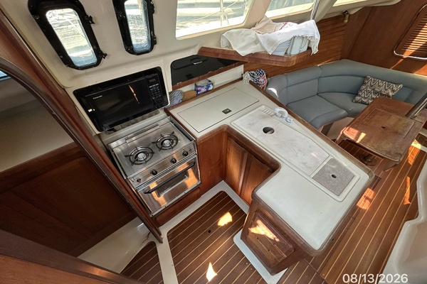 Hunter 336 galley1