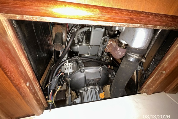 Hunter 336 auxiliary access4