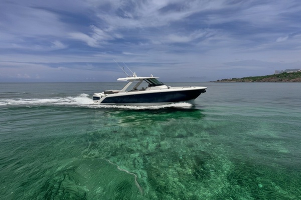 2019 Tiara Yachts 38 LS