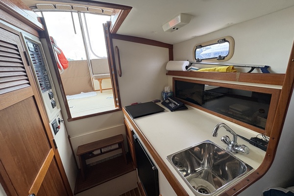 2003 Dyer 29 Soft Top galley