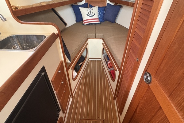 2003 Dyer 29 Soft Top interior cabin