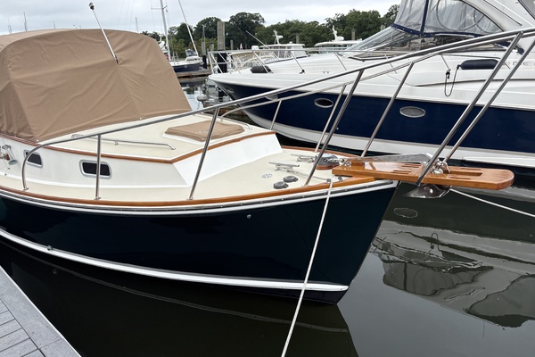 2003 Dyer 29 Soft Top starboard foredeck