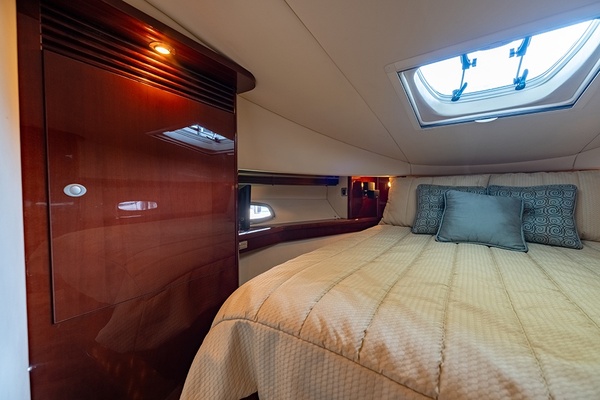 T S LAKE HOUSE 48ft Sea Ray Yacht For Sale