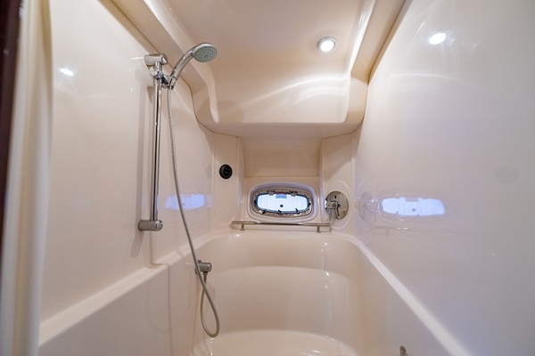 T S LAKE HOUSE 48ft Sea Ray Yacht For Sale