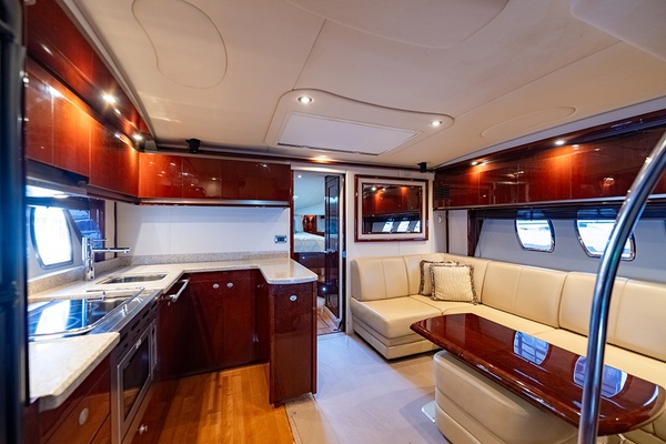 T S LAKE HOUSE 48ft Sea Ray Yacht For Sale
