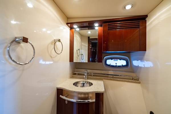 T S LAKE HOUSE 48ft Sea Ray Yacht For Sale