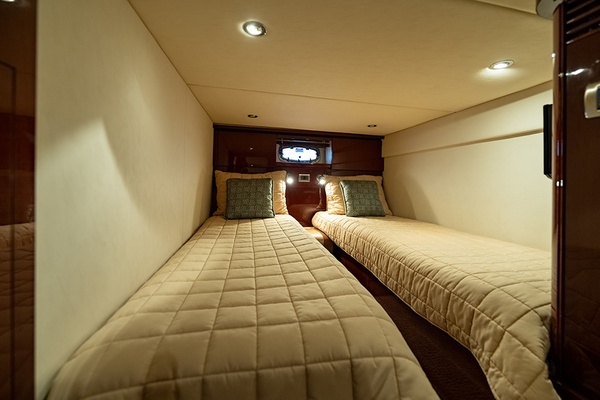 T S LAKE HOUSE 48ft Sea Ray Yacht For Sale