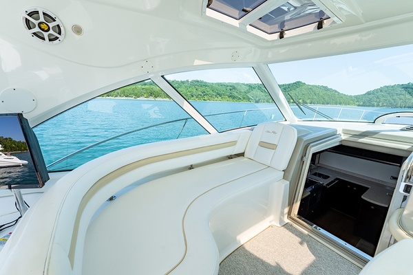 T S LAKE HOUSE 48ft Sea Ray Yacht For Sale