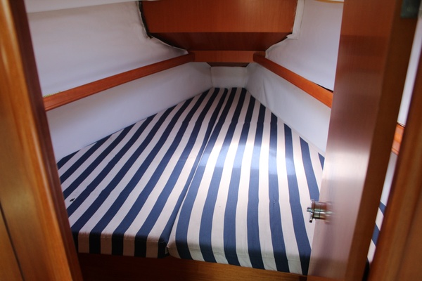 Shakey Waves 33ft Beneteau Yacht For Sale