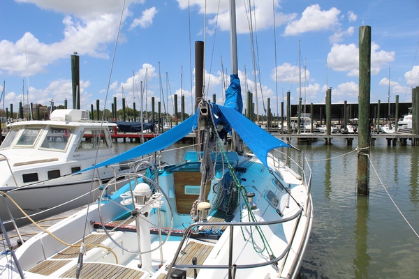 Shakey Waves 33ft Beneteau Yacht For Sale