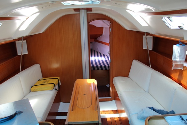 Shakey Waves 33ft Beneteau Yacht For Sale