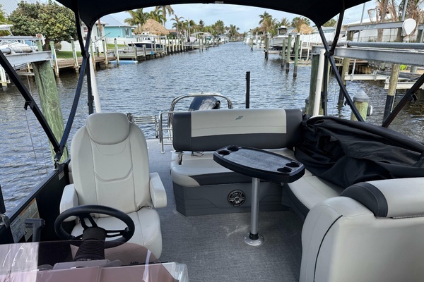 23ft Starcraft Yacht For Sale