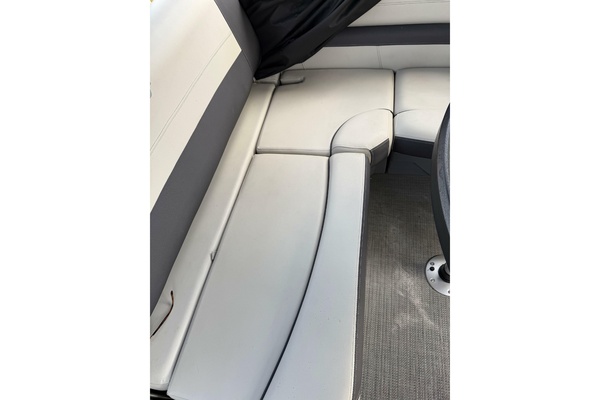 23ft Starcraft Yacht For Sale