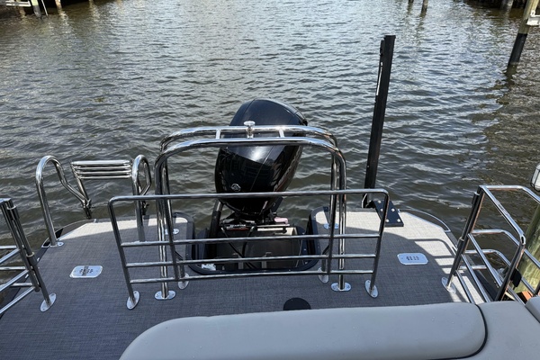 23ft Starcraft Yacht For Sale