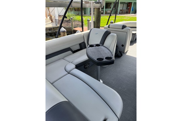 23ft Starcraft Yacht For Sale