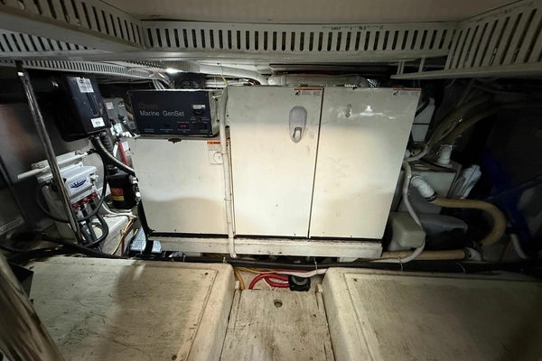 Carver  Yacht For Sale