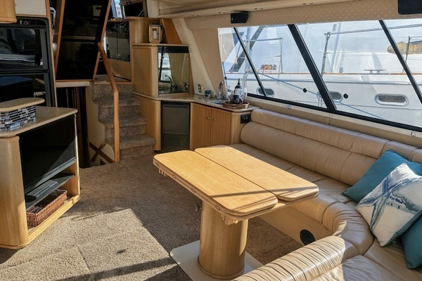 BEACH HOUSE 47ft Bayliner Yacht For Sale