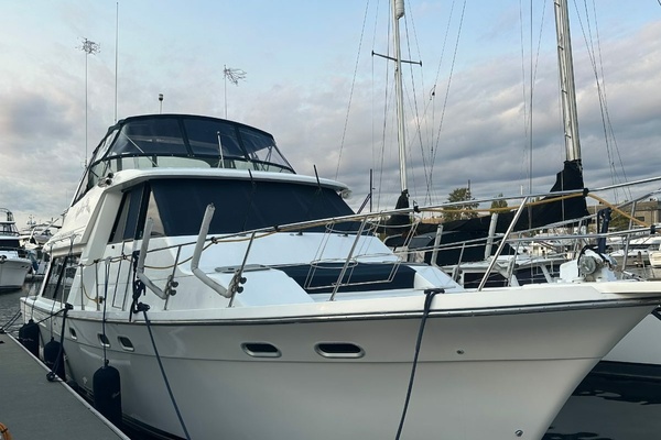 BEACH HOUSE 47ft Bayliner Yacht For Sale