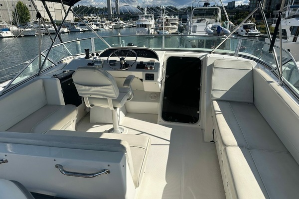 BEACH HOUSE 47ft Bayliner Yacht For Sale