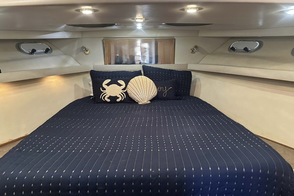 BEACH HOUSE 47ft Bayliner Yacht For Sale