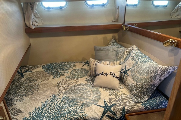 BEACH HOUSE 47ft Bayliner Yacht For Sale