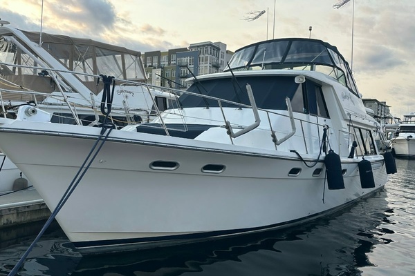 BEACH HOUSE 47ft Bayliner Yacht For Sale
